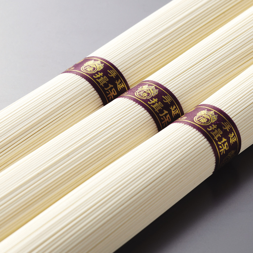 手延そうめん「揖保乃糸」　縒りつむぎ